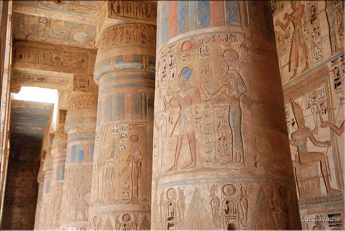 Le temple funéraire de Ramses III fut édifié au XII éme siécle, il est l'un des plus coloré d'Egypte (7)