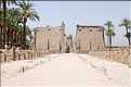 Le temple de Louxor commença à étre édifié vers 1400 av. J.C. (1)