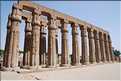 Le temple de Louxor commença à étre édifié vers 1400 av. J.C. (26)