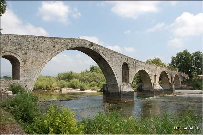 Pont à quatre arches d'Arta