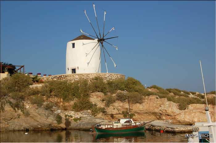 Ville de Parikia sur l'île de Paros, les Cyclades (1)