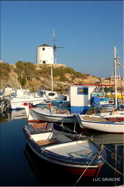 Ville de Parikia sur l'île de Paros, les Cyclades (7)