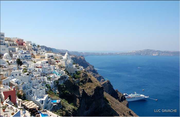 ville de Théra sur l'île de Santorin, les Cyclades (1)