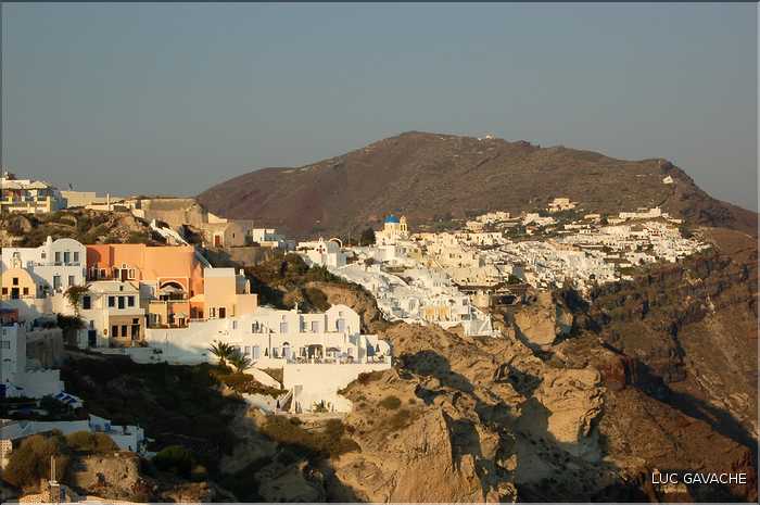 Ville de Oia sur l'île de Santorin, les Cyclades (14)
