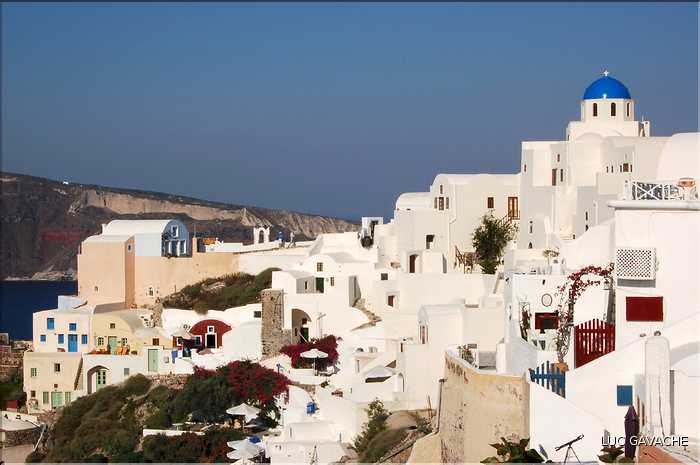 Ville de Oia sur l'île de Santorin, les Cyclades (21)