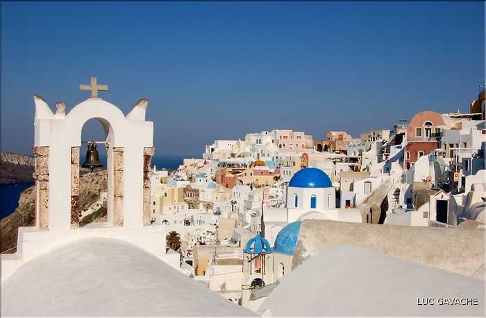 Ville de Oia sur l'île de Santorin, les Cyclades (23)