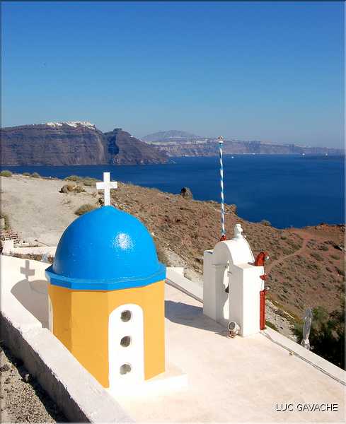 Ville de Oia sur l'île de Santorin, les Cyclades (48)