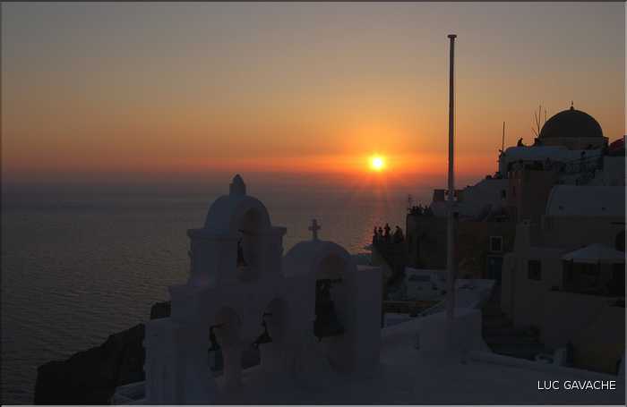 Ville de Oia sur l'île de Santorin, les Cyclades (63)