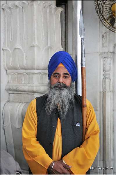 Les gardiens du Temple Sikh de New Delhi. (2)