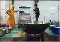 Le Temple Sikh de New Delhi est aussi un haut lieu de la charité. Préparation des repas. (1)