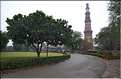 Le complexe de Qutub-Minar commença à être édifié par les Musulmans à la fin du XII ème siècle. (1)