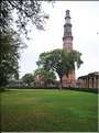 Le complexe de Qutub-Minar commença à être édifié par les Musulmans à la fin du XII ème siècle. (2)