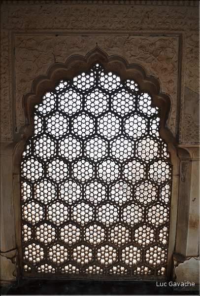 Situé à 11 km de Japur sur l'ancienne la route de Delhi, la forteresse d'Amber fut rebâtie au XVI ème siécle. (50)