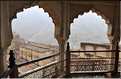 Situé à 11 km de Japur sur l'ancienne la route de Delhi, la forteresse d'Amber fut rebâtie au XVI ème siécle. (55)