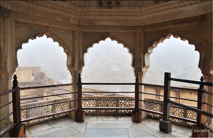Situé à 11 km de Japur sur l'ancienne la route de Delhi, la forteresse d'Amber fut rebâtie au XVI ème siécle. (56)