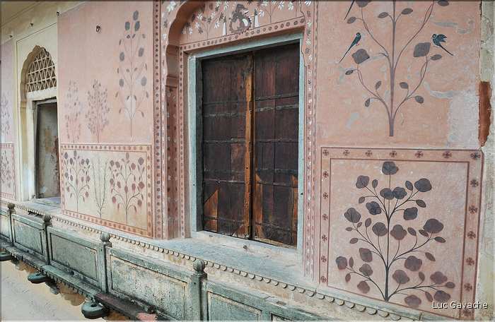 Situé à 11 km de Japur sur l'ancienne la route de Delhi, la forteresse d'Amber fut rebâtie au XVI ème siécle. (58)
