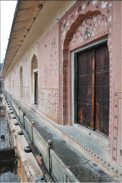 Situé à 11 km de Japur sur l'ancienne la route de Delhi, la forteresse d'Amber fut rebâtie au XVI ème siécle. (59)