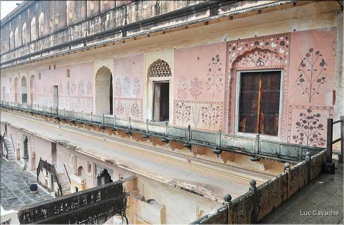 Situé à 11 km de Japur sur l'ancienne la route de Delhi, la forteresse d'Amber fut rebâtie au XVI ème siécle. (60)