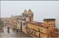 Situé à 11 km de Japur sur l'ancienne route de Delhi, la forteresse d'Amber fut rebâtie au XVI ème siécle. (7)