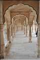 Situé à 11 km de Japur sur l'ancienne route de Delhi, la forteresse d'Amber fut rebâtie au XVI ème siécle. (33)