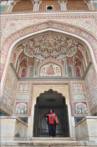 Situé à 11 km de Japur sur l'ancienne route de Delhi, la forteresse d'Amber fut rebâtie au XVI ème siécle. (36)