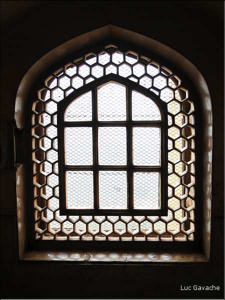 Situé à 11 km de Japur sur l'ancienne route de Delhi, la forteresse d'Amber fut rebâtie au XVI ème siécle. (41)