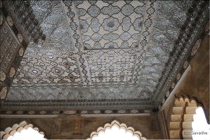 Situé à 11 km de Japur sur l'ancienne route de Delhi, la forteresse d'Amber fut rebâtie au XVI ème siécle. (47)