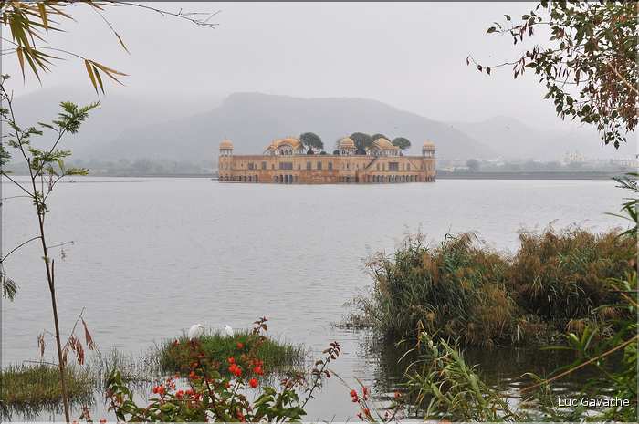 Palais flottant de Jal Mahal fut édifié à la fin du XVIII ème siècle. Japur (1)