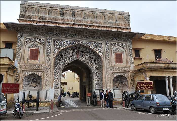 Le City Palace -XVIII ème siècle- est toujours habité par le Maharadja de Jaïpur.  (1)