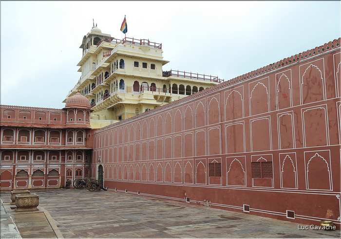 Le City Palace -XVIII ème siècle- est toujours habité par le Maharadja de Japur. (5)