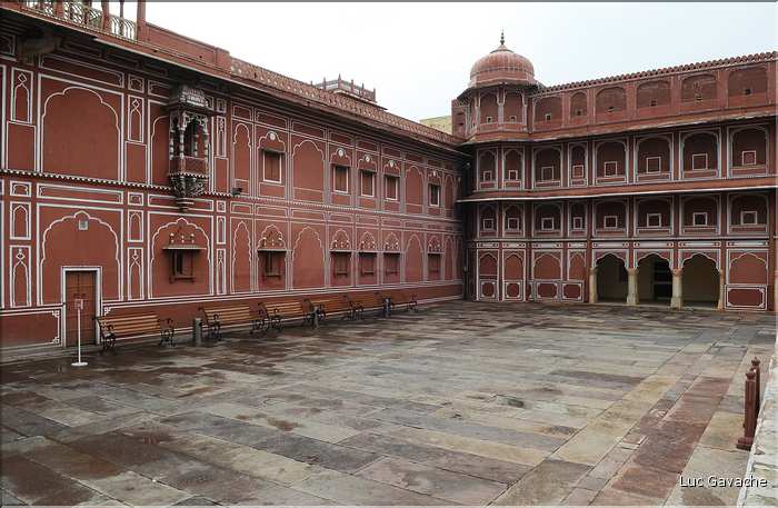 Le City Palace -XVIII ème siècle- est toujours habité par le Maharadja de Japur. (8)