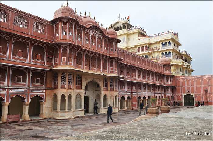 Le City Palace -XVIII ème siècle- est toujours habité par le Maharadja de Japur. (10)