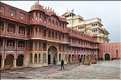 Le City Palace -XVIII ème siècle- est toujours habité par le Maharadja de Japur. (10)