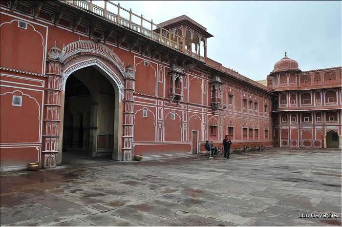 Le City Palace -XVIII ème siècle- est toujours habité par le Maharadja de Japur. (12)