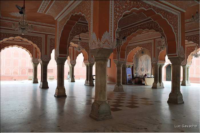 Le City Palace -XVIII ème siècle- est toujours habité par le Maharadja de Japur. (14)