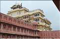 Le City Palace -XVIII ème siècle- est toujours habité par le Maharadja de Japur. (15)