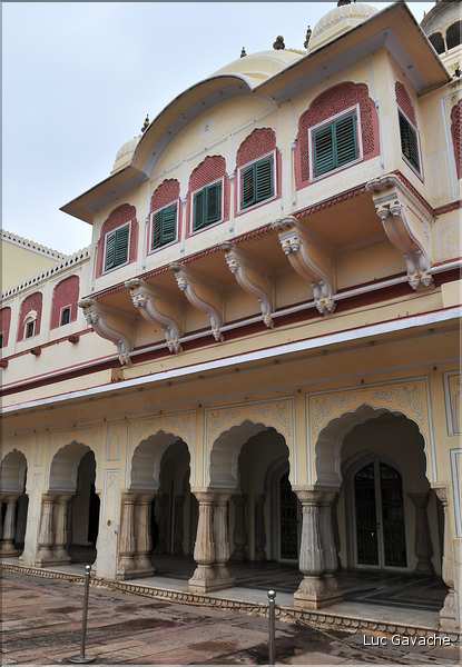Le City Palace -XVIII ème siècle- est toujours habité par le Maharadja de Japur. (18)