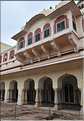 Le City Palace -XVIII ème siècle- est toujours habité par le Maharadja de Japur. (18)