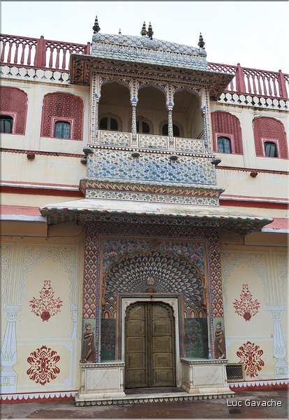 Le City Palace -XVIII ème siècle- est toujours habité par le Maharadja de Japur. (21)