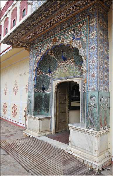 Le City Palace -XVIII ème siècle- est toujours habité par le Maharadja de Japur. (27)