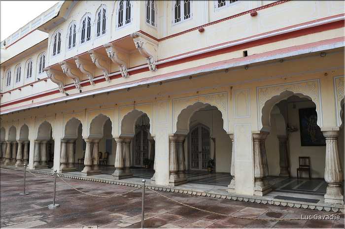 Le City Palace -XVIII ème siècle- est toujours habité par le Maharadja de Jaïpur. (28)