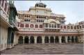 Le City Palace -XVIII ème siècle- est toujours habité par le Maharadja de Japur. (29)