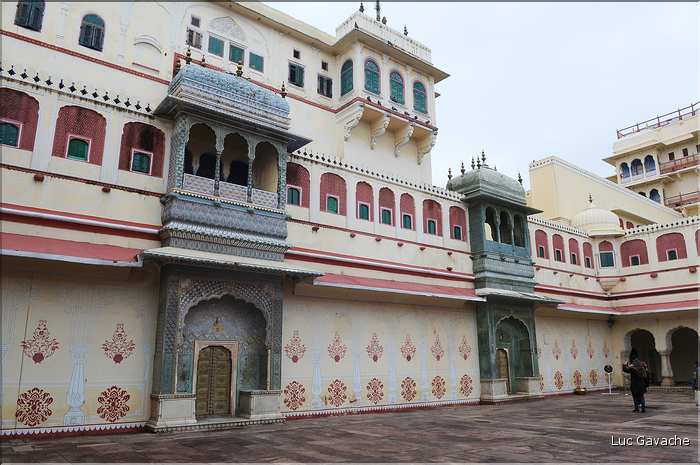 Le City Palace -XVIII ème siècle- est toujours habité par le Maharadja de Japur. (30)