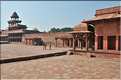 L'ancienne capitale de Fatehpur Sikril, érigée au XVI ème siècle, ne fut occupée que 10 ans par manque d'eau. (6)