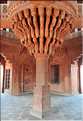 L'ancienne capitale de Fatehpur Sikril, érigée au XVI ème siècle, ne fut occupée que 10 ans par manque d'eau. (7)