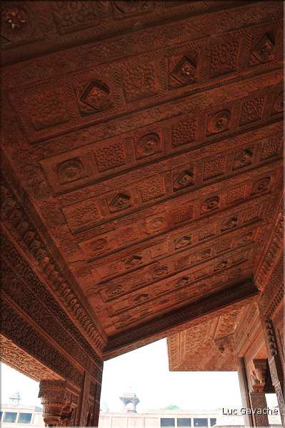 L'ancienne capitale de Fatehpur Sikril, érigée au XVI ème siècle, ne fut occupée que 10 ans par manque d'eau. (20)
