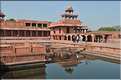 L'ancienne capitale de Fatehpur Sikril, érigée au XVI ème siècle, ne fut occupée que 10 ans par manque d'eau. (23)
