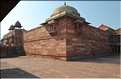 L'ancienne capitale de Fatehpur Sikril, érigée au XVI ème siècle, ne fut occupée que 10 ans par manque d'eau. (34)