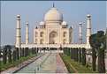 Le Taj Mahal fut édifié au milieu du XVII ème siècle pour servir de sépulture à l'une des femmes de l'empereur Shah Jahan. Agra. (3)