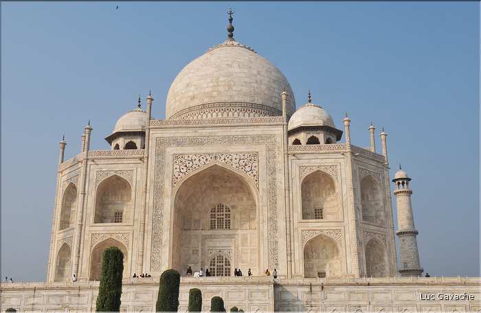 Le Taj Mahal fut édifié au milieu du XVII ème siècle pour servir de sépulture à l'une des femmes de l'empereur Shah Jahan. Agra. (13)